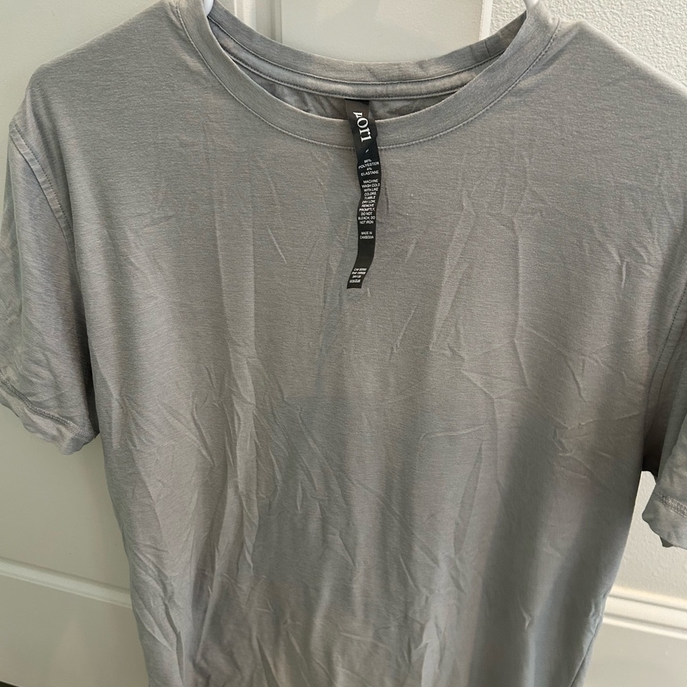 Men’s Vuori Gray Strato Tech Crew Neck T-Shirt